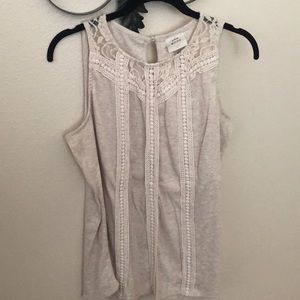 🎒 Beige tank with accents